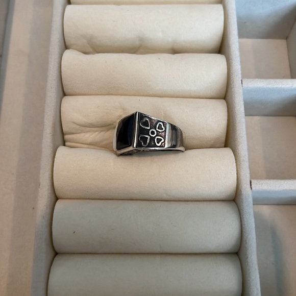 Onyx and Pearl Ring - Picture 4 of 5